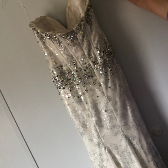 PROM DRESS - Picture 2 of 4